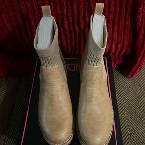 New Corky’s Caramel Ankle Boots. Size 10